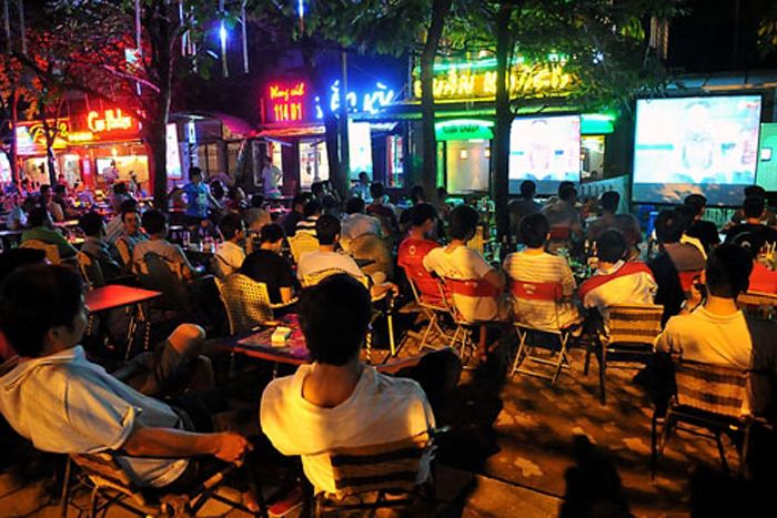 mo-thay-da-bong-danh-con-gi-4 Chiêm bao thấy xem đá bóng trên tivi đánh số nào sẽ về?